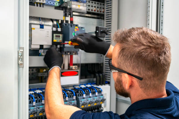 Best Circuit Breaker Repair  in Oak Trail Shores, TX