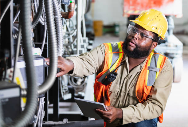 Best Affordable Emergency Electrician  in Oak Trail Shores, TX