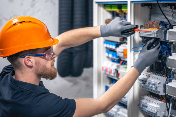 Best 24-Hour Electrician  in Oak Trail Shores, TX